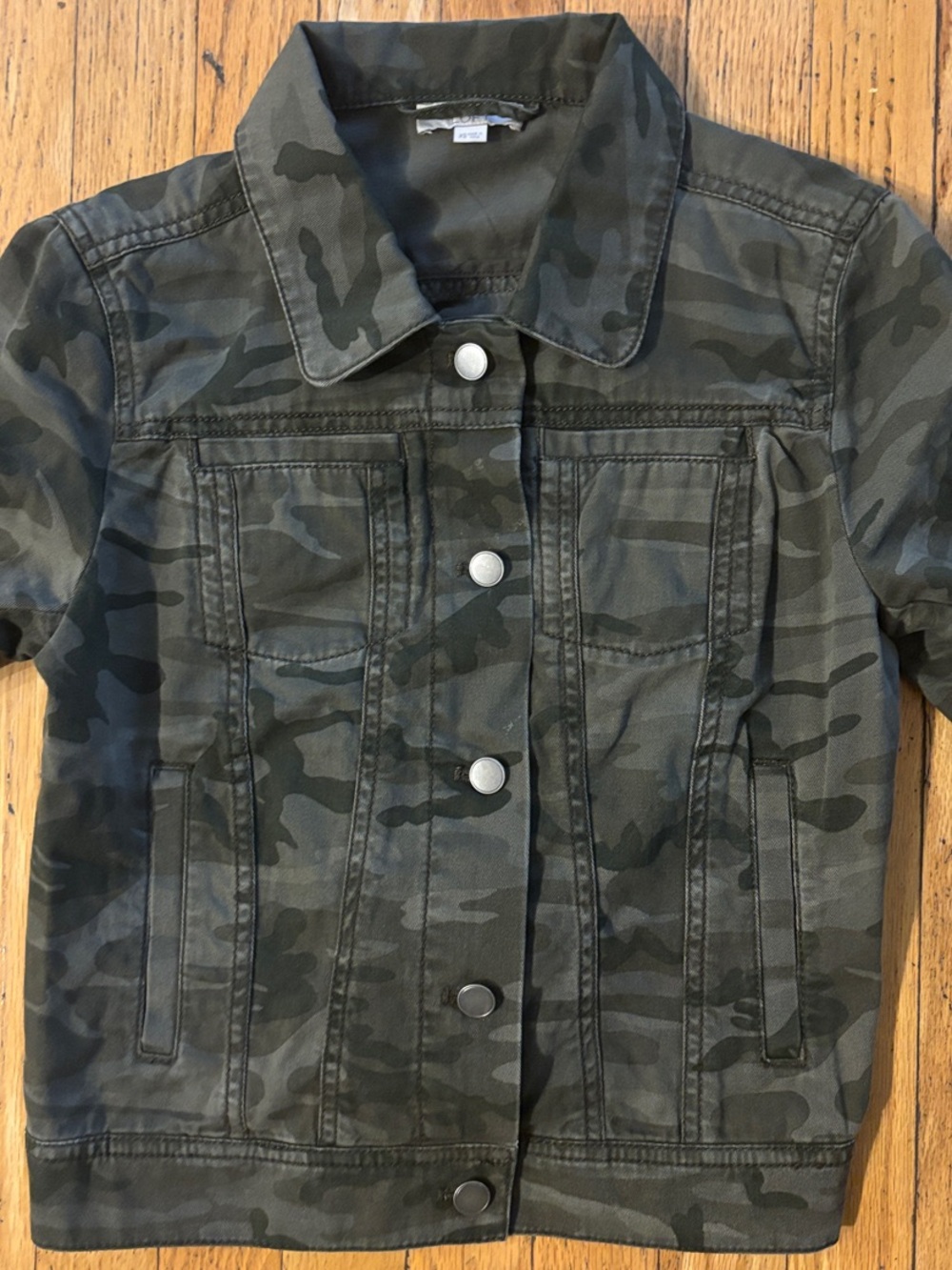 LOFT Cropped Women’s Green Camo Denim Trucker Jacket
- X Small